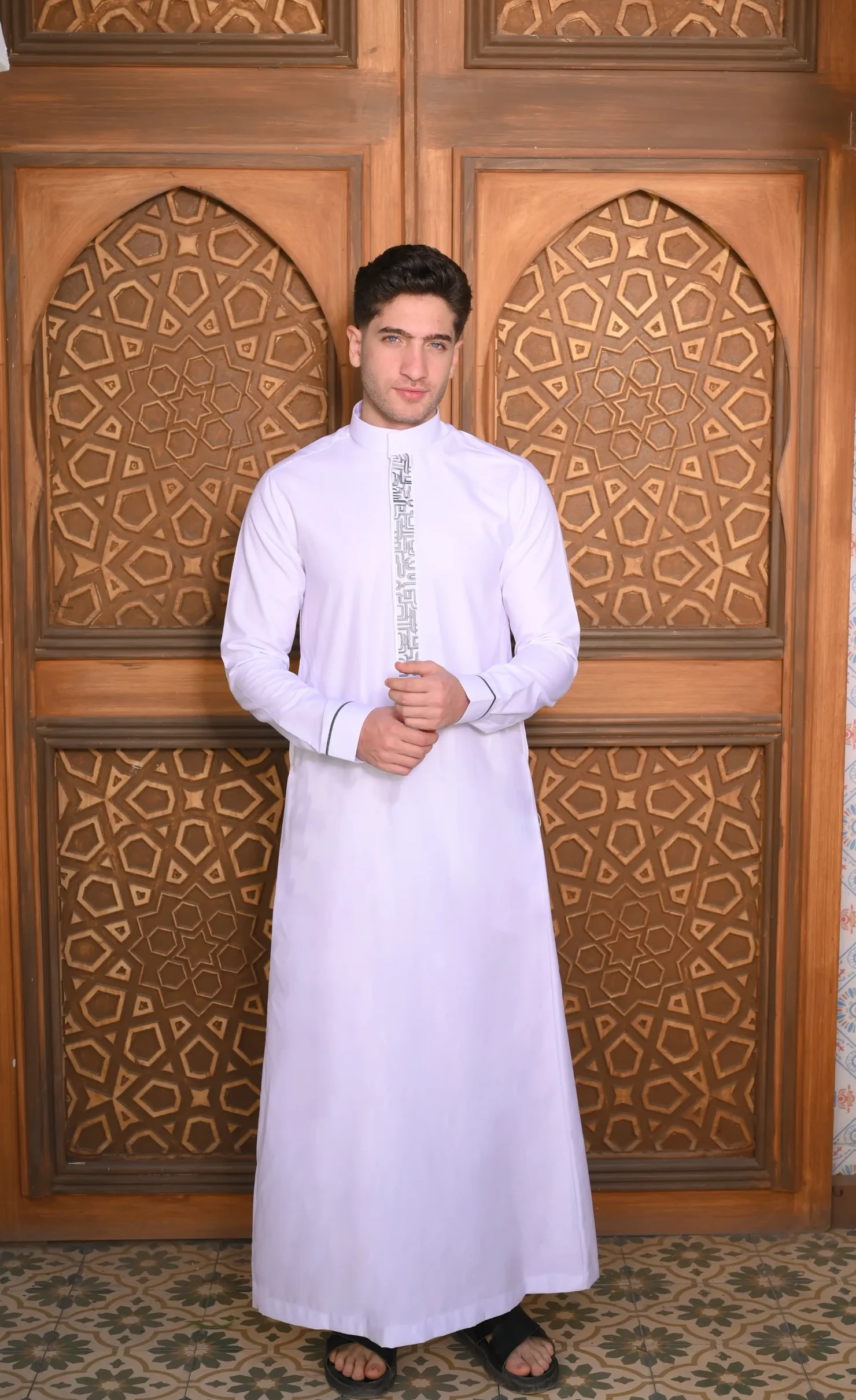 ثوب تراث ابيض