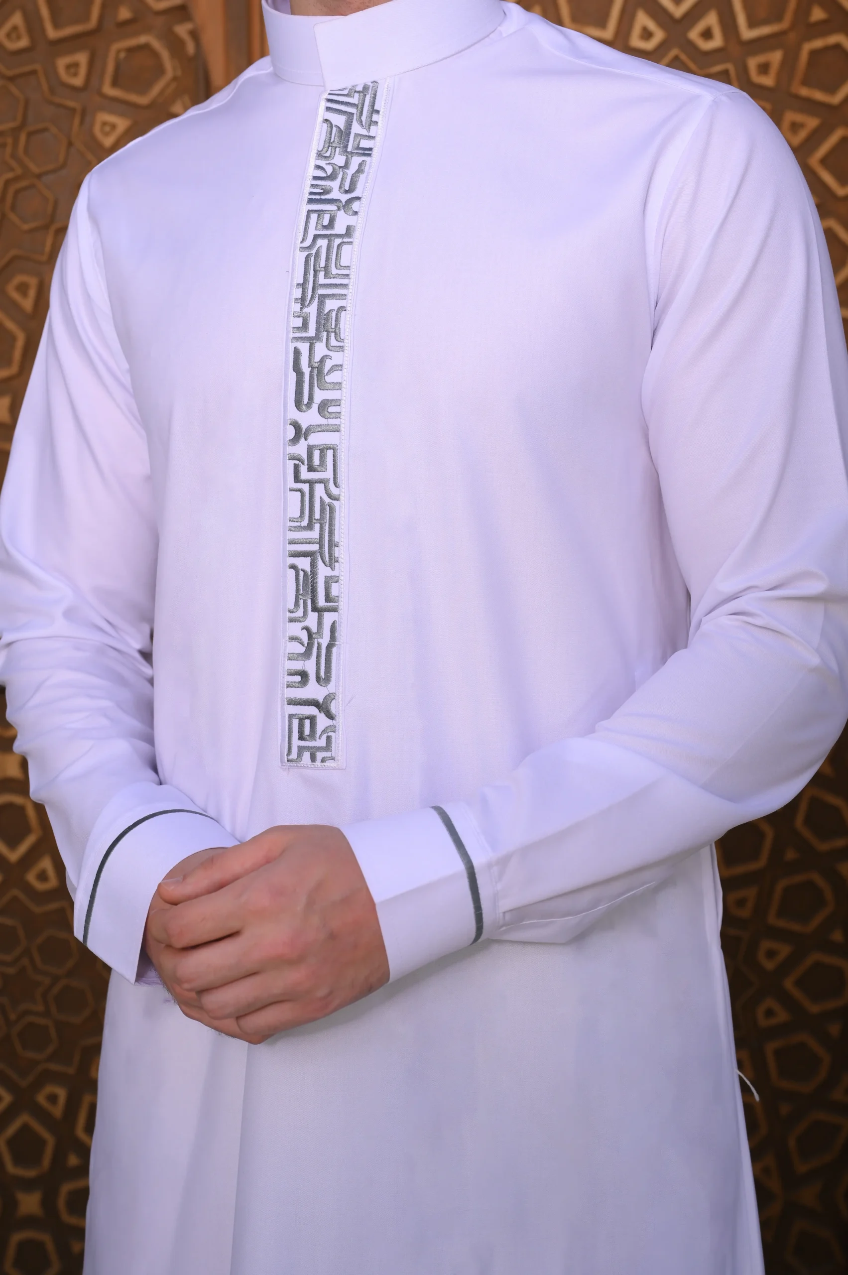ثوب تراث ابيض - الصورة 3