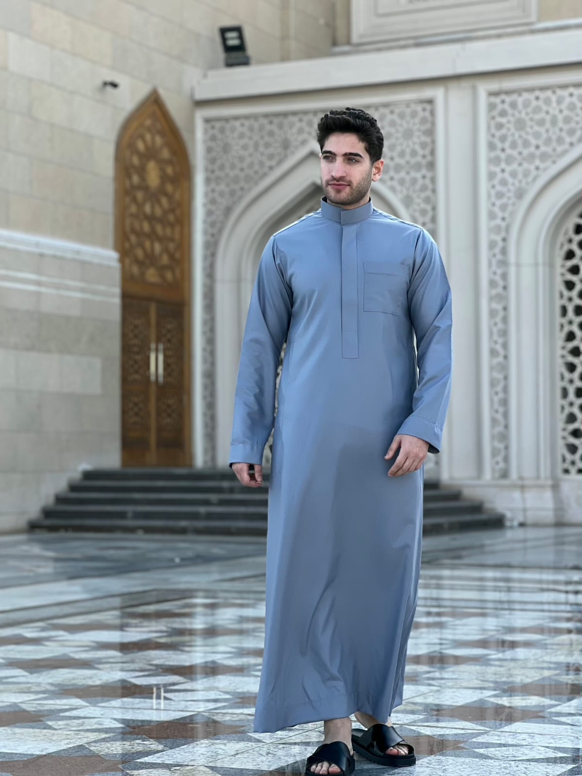 ثوب سعودي رصاصي سادة