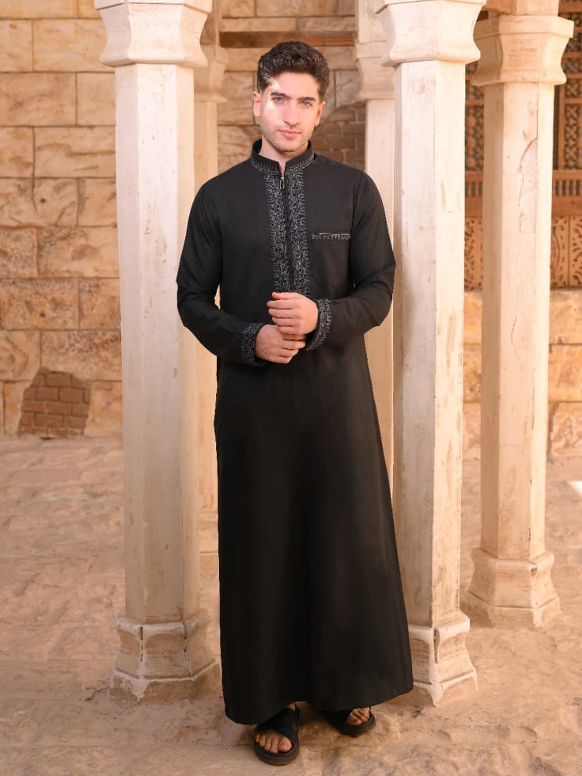 ثوب مغربي بــ ياقة اسود