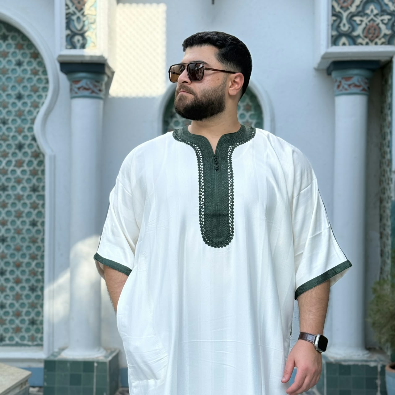 ثوب مغربي نص كم مستورد ابيض بتطريز زيتي - الصورة 2